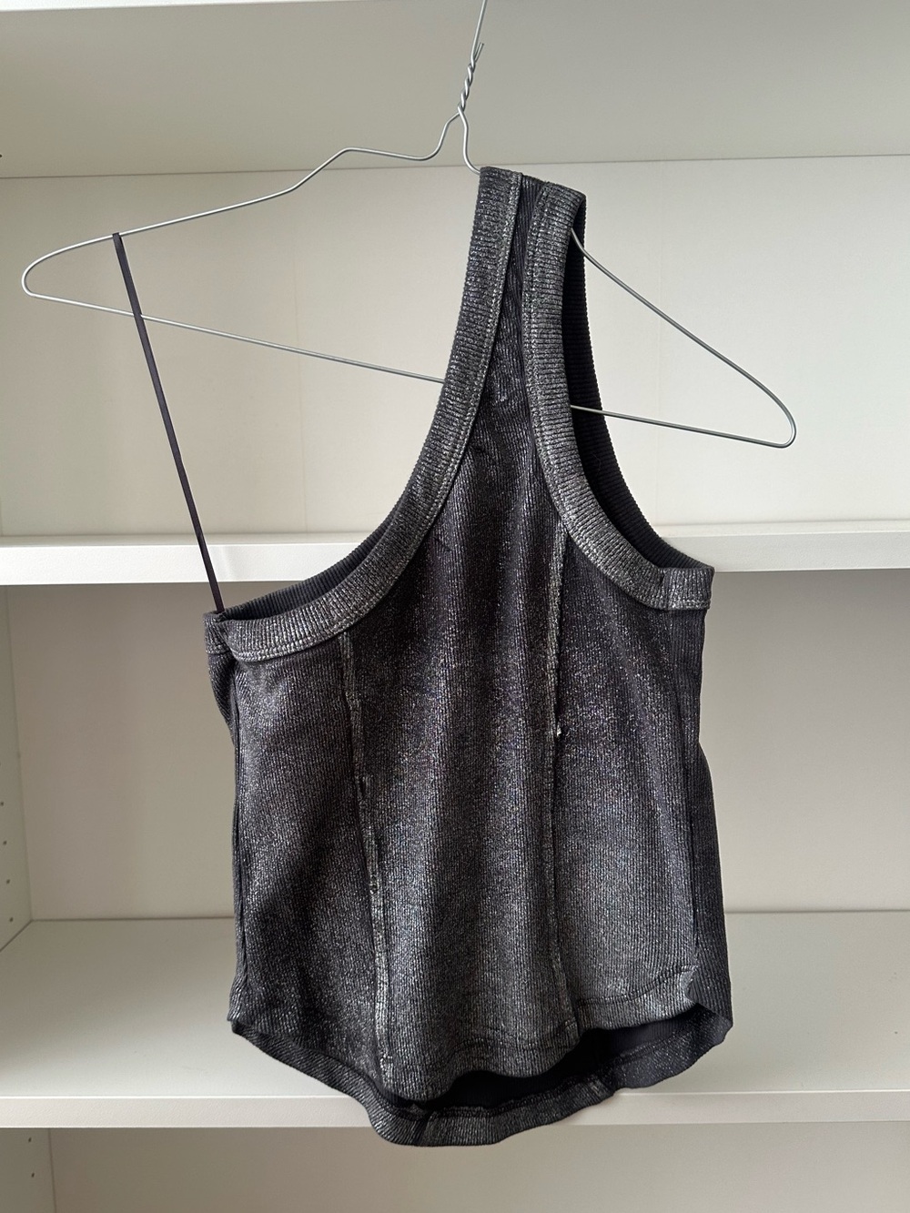 URBAN OUTFITTERS Silence & Noise Kesha Foil Ribbed Knit One Shoulder Top - Picture 5 of 7
